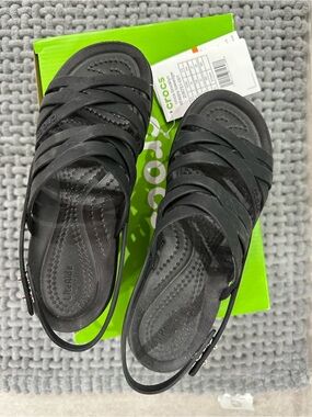 CROCS Black Brooklyn Wedge Strappy Slingback Sandal for Women - Size Women’s 4